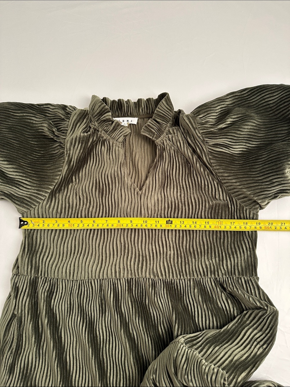 THML olive green v-neck puff sleeve velvet oversized tiered dress S - Picture 9 of 14